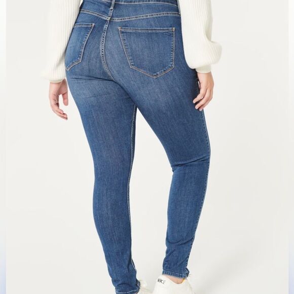 Hollister CURVY HIGH-RISE MEDIUM WASH JEAN LEGGINGS 31X28 NWT in packaging - Picture 3 of 9